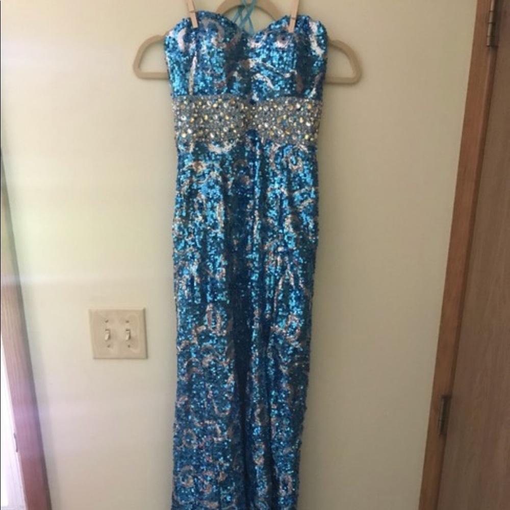 Blue Sequin Prom Dreas